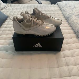 Boys football cleats sz 4